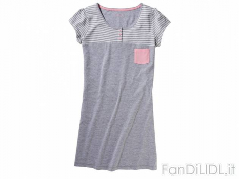 Pigiama o camicia (Camera da letto)