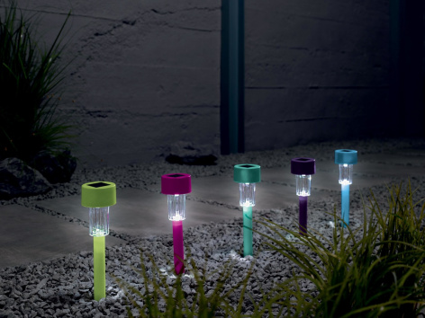 Lampada LED ad energia solare con picchetto