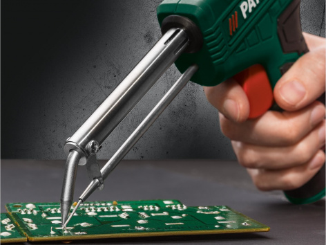 Saldatore a pistola con avanzamento del filo
