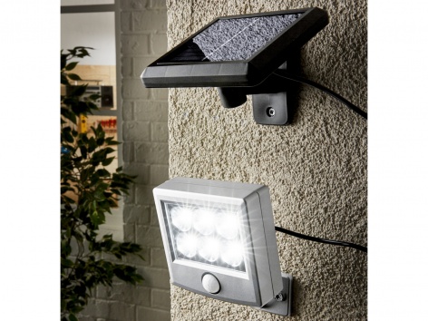 Faro LED a energia solare