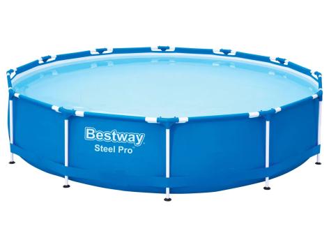Piscina con struttura in metallo