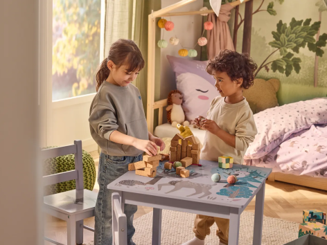 Tavolo per bambini con 2 sedie