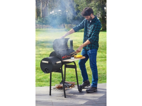 Barbecue affumicatore a carbonella