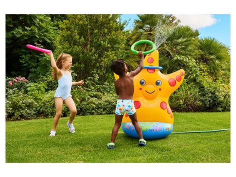 Gioco gonfiabile con spruzzatore d'acqua