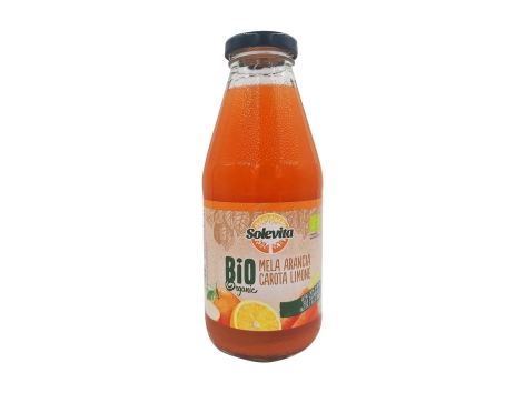 Bevanda biologica alla mela, arancia, carota e limone