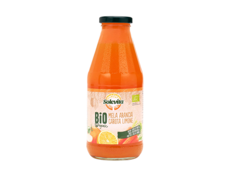Bevanda biologica mela, arancia, carota e limone