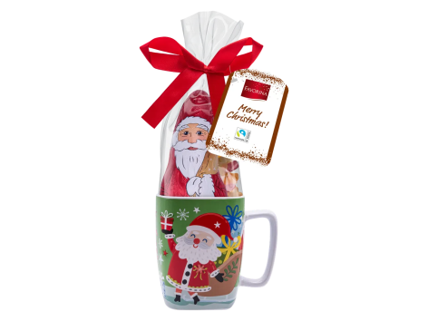 Tazza di Natale con cioccolato e caramelle